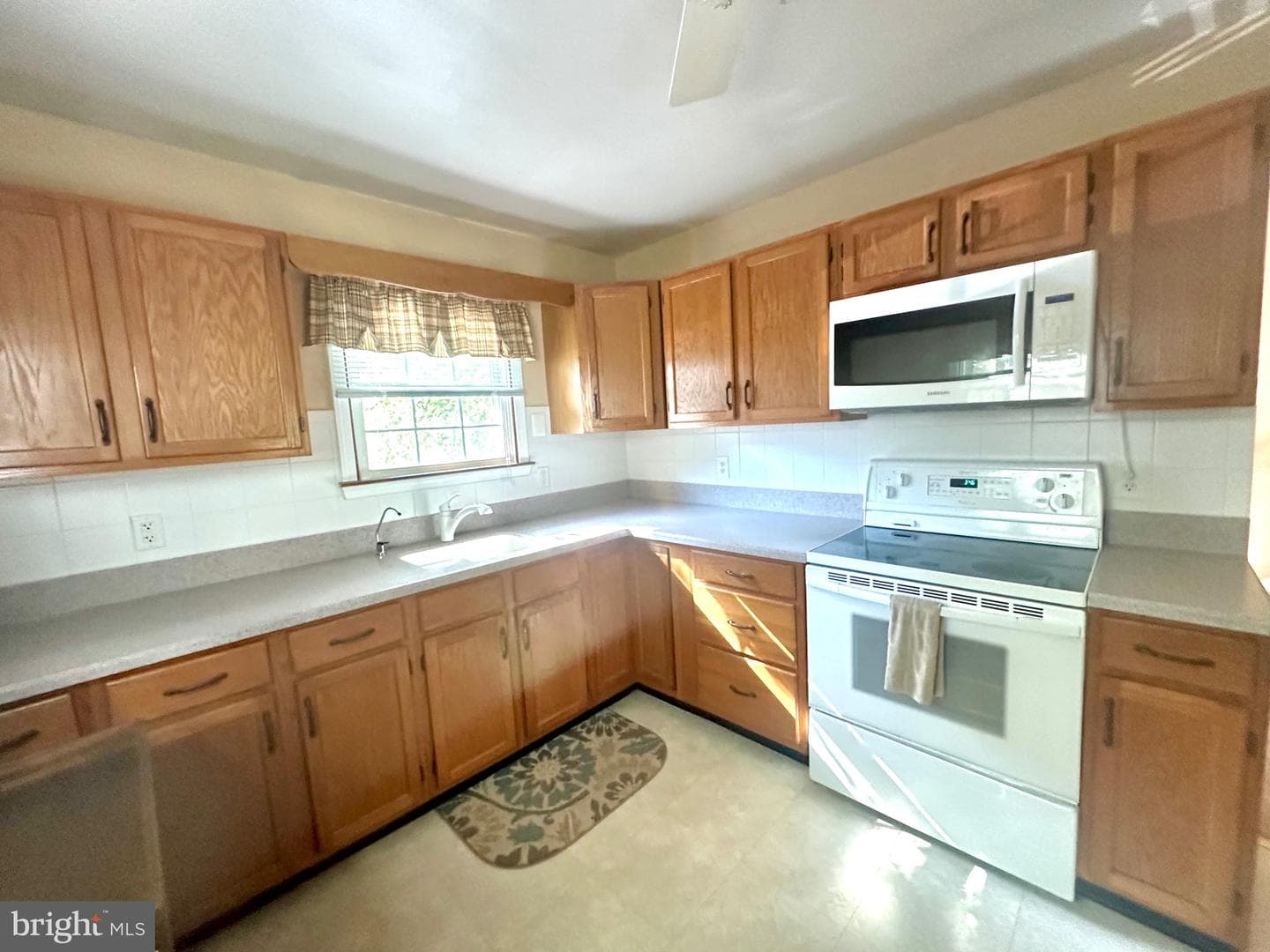 1158 Blue Bird Lane photo 9