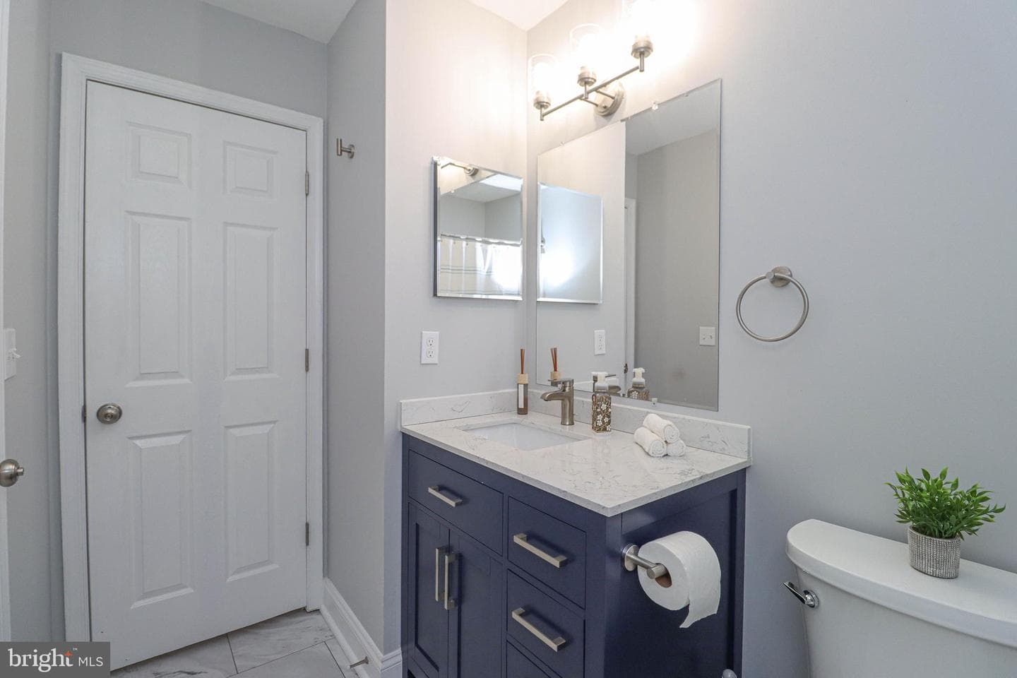 1624 Katheryne Village Square photo 15