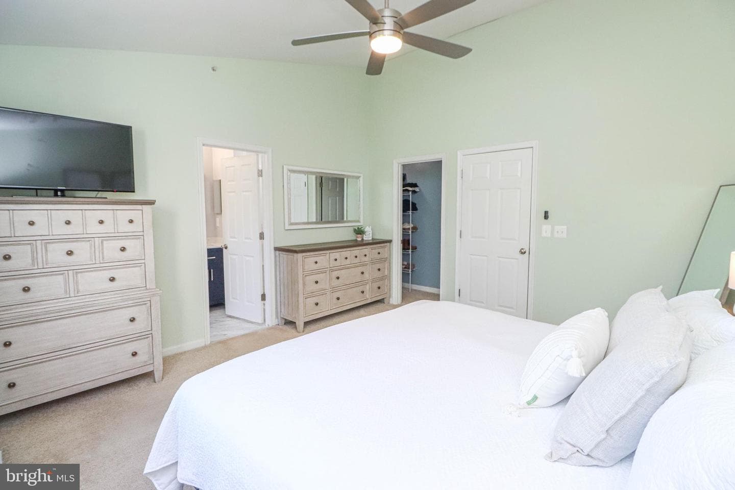 1624 Katheryne Village Square photo 6
