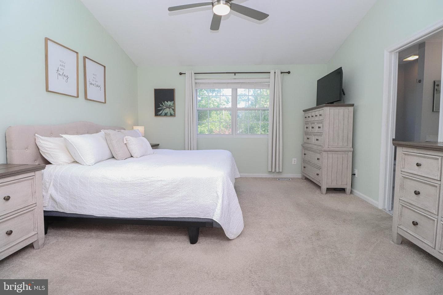 1624 Katheryne Village Square photo 7