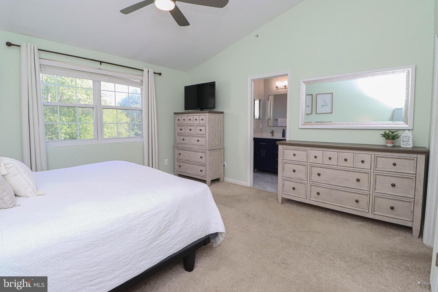 1624 Katheryne Village Square photo 8