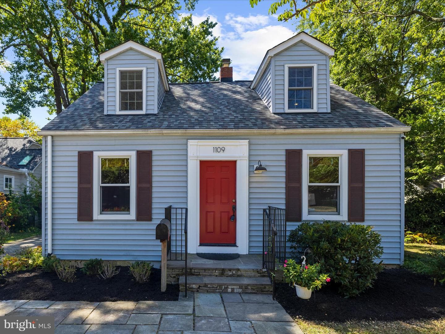 1109 Van Buren Street photo 2