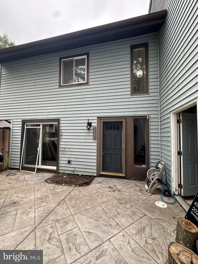 1721 Leisure Way photo 17