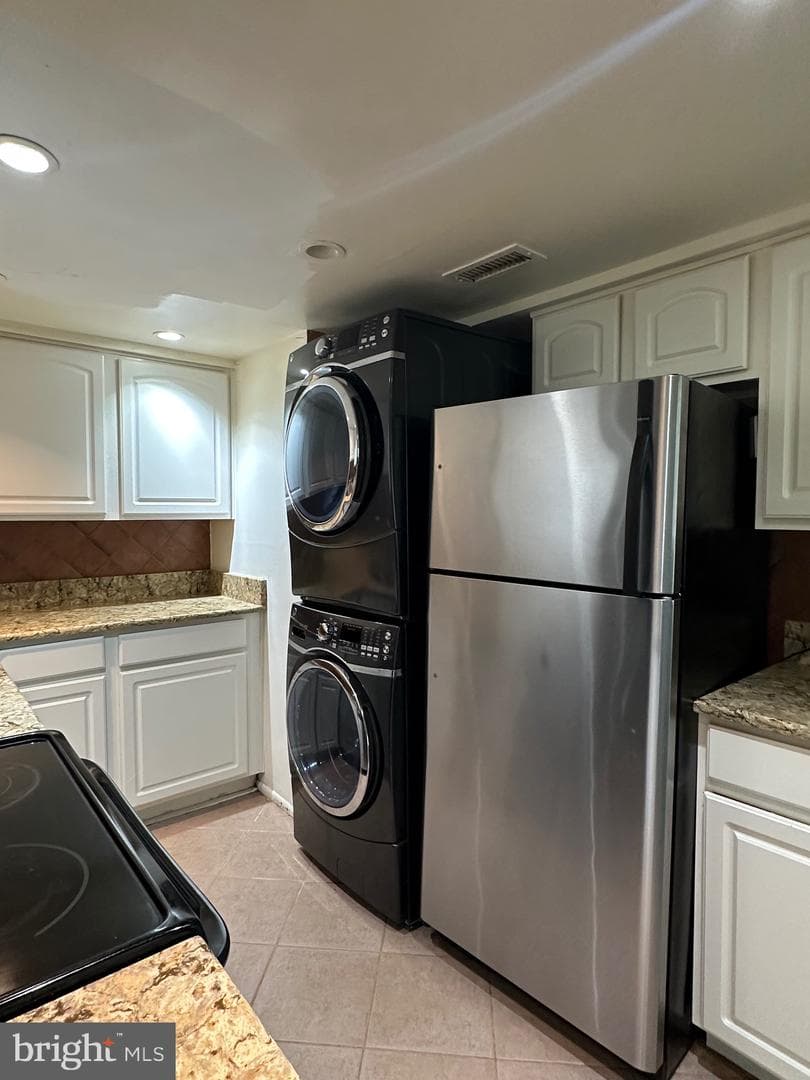 1721 Leisure Way photo 3