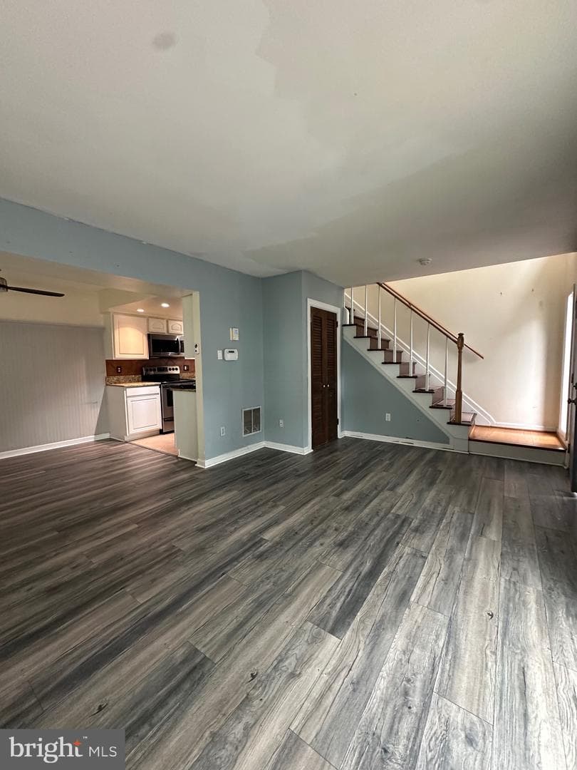 1721 Leisure Way photo 6