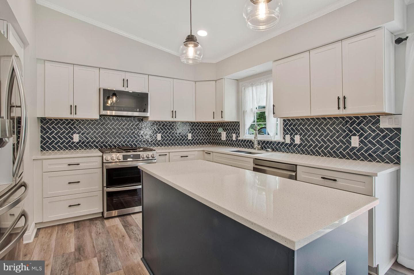 7038 Boston photo 5