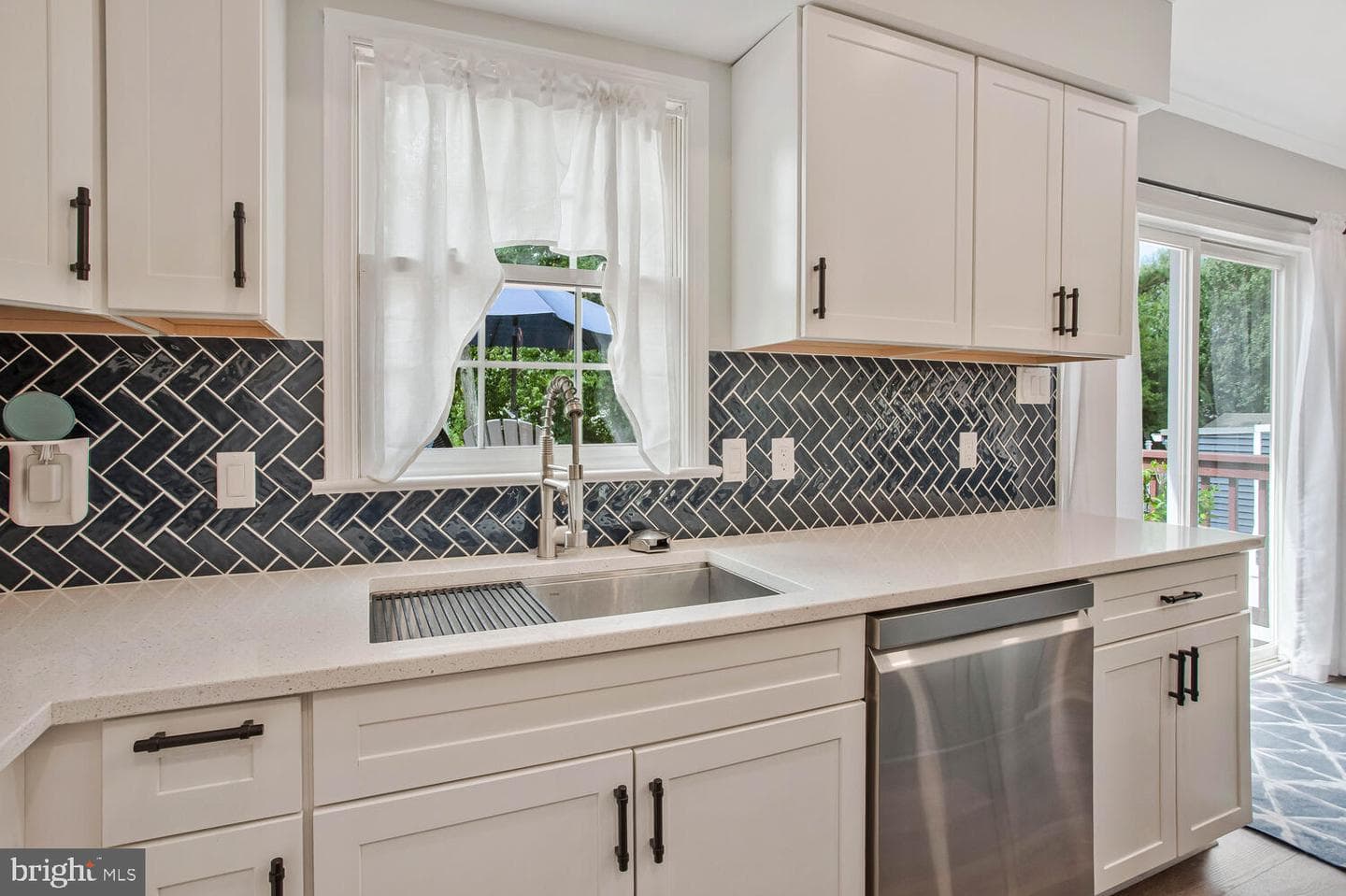 7038 Boston photo 7