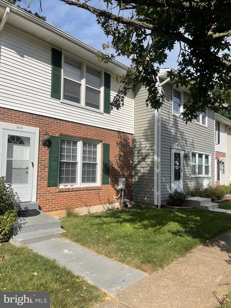 306 Woodleaf Court photo 4