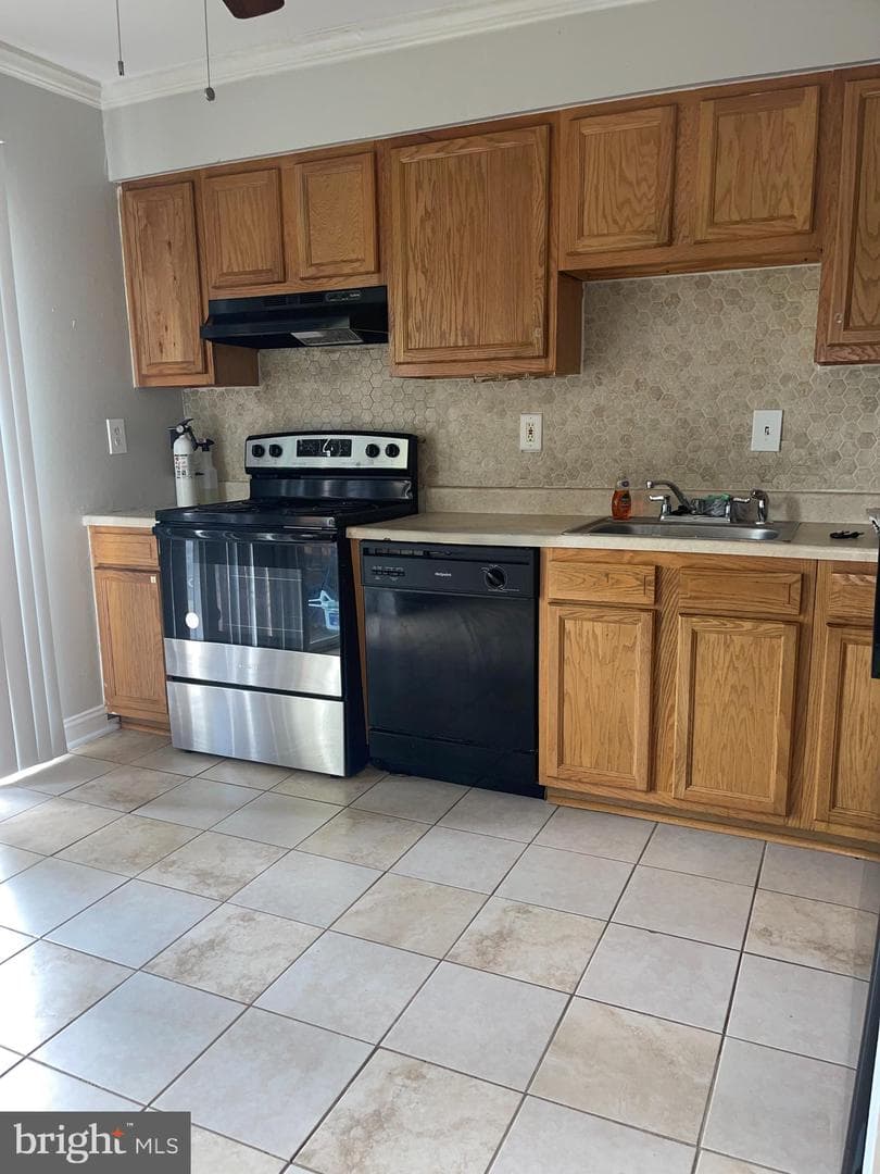 306 Woodleaf Court photo 9