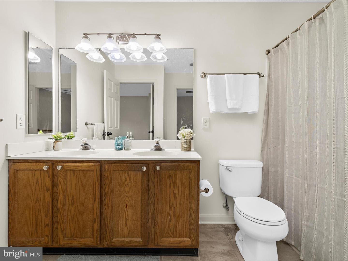 975 Chestnut Manor Court photo 27