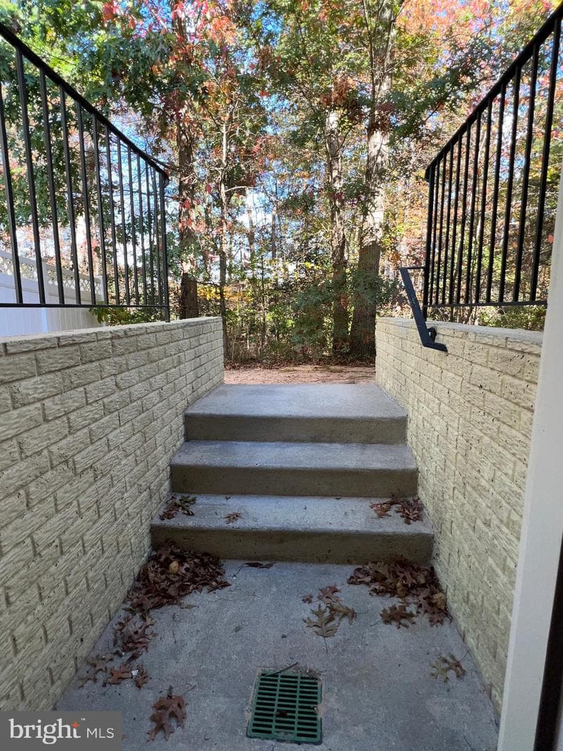 7817 Stonebriar Drive photo 11