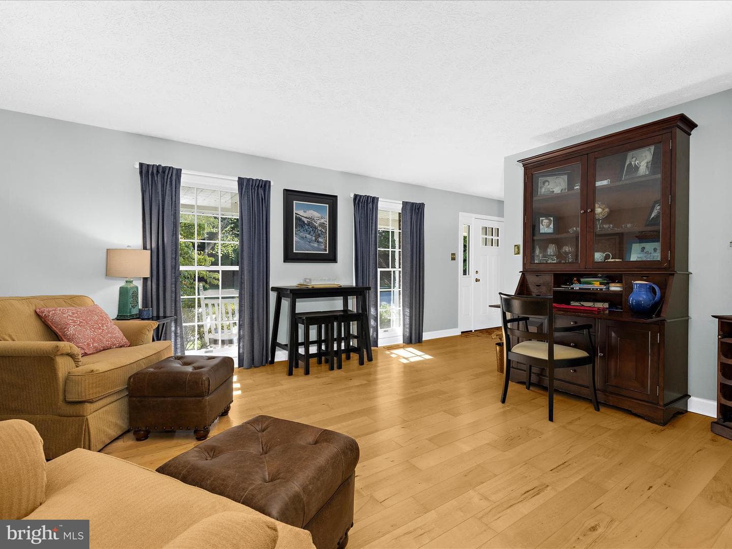 712 Thornwood Drive photo 4