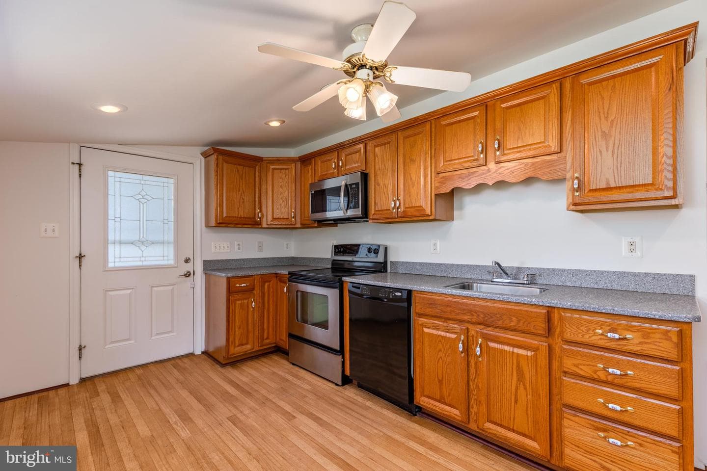 1852 Cedar Drive photo 4