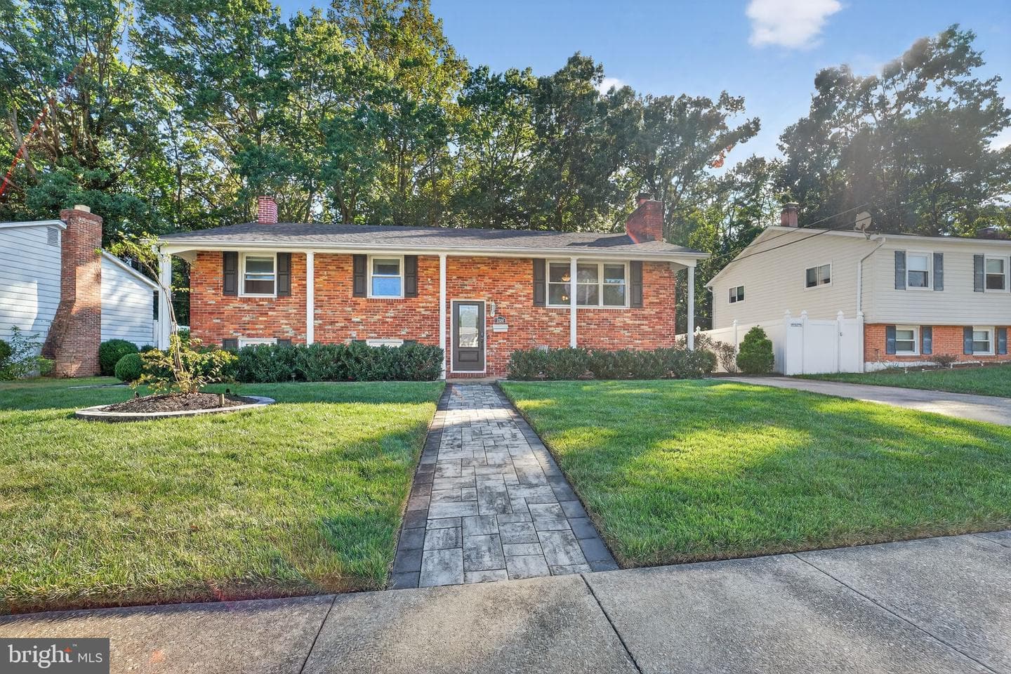 1359 Rosanna Drive photo 2