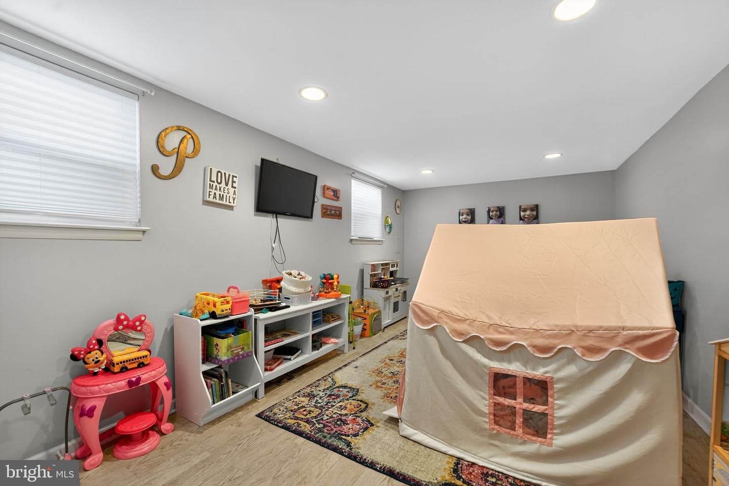 1359 Rosanna Drive photo 32