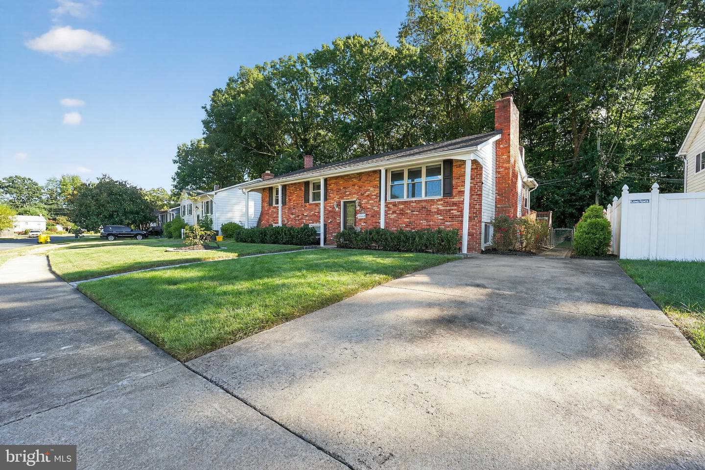 1359 Rosanna Drive photo 4