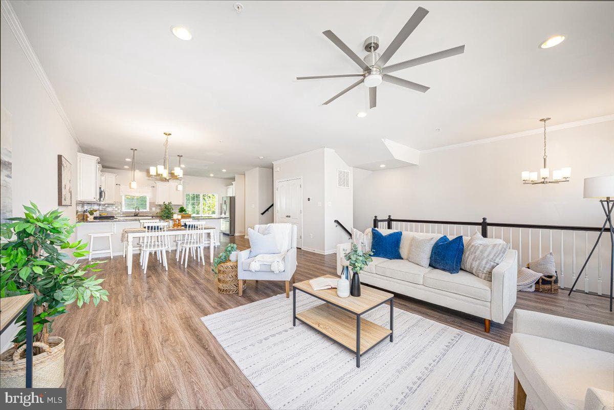 1417 Hawthorn Drive photo 3
