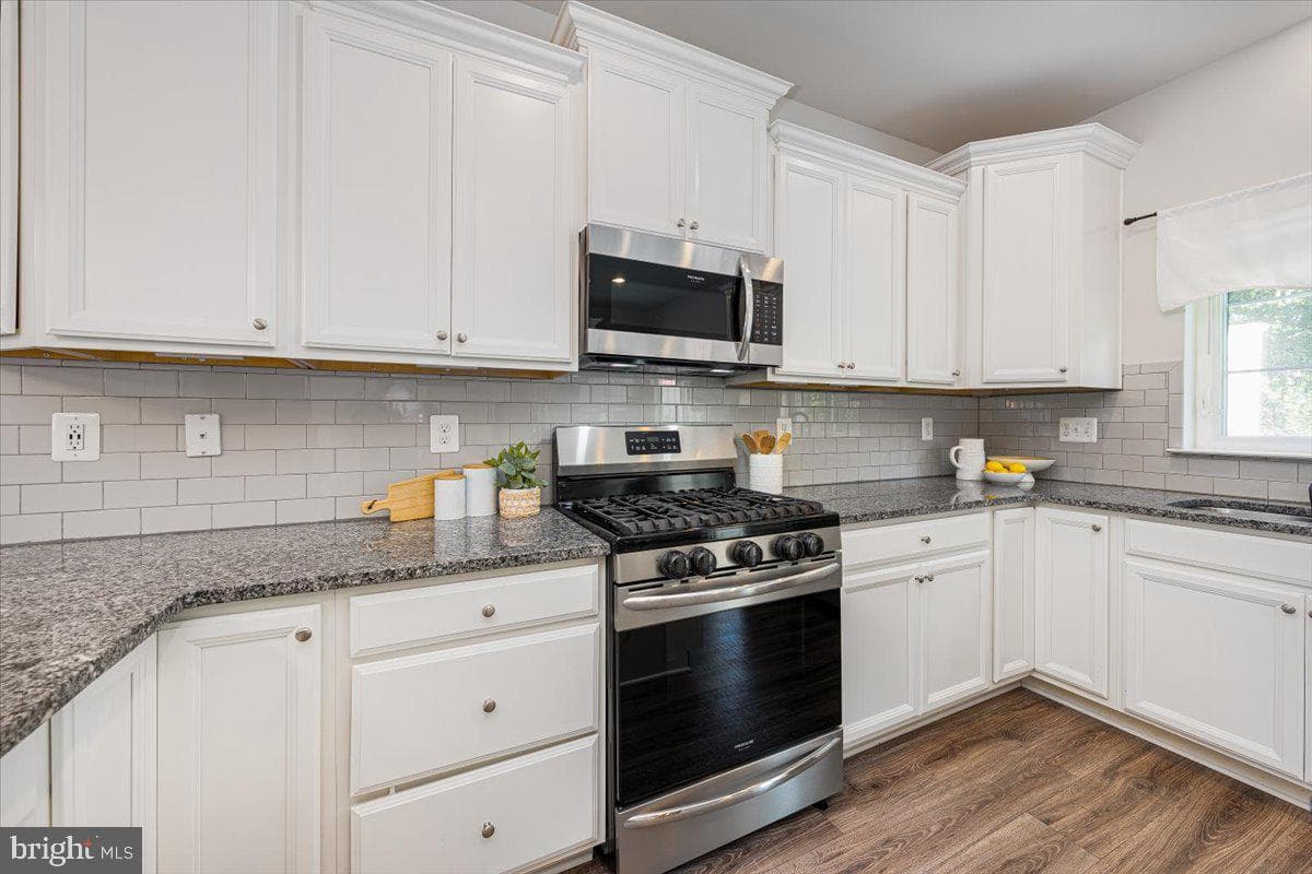 1417 Hawthorn Drive photo 9