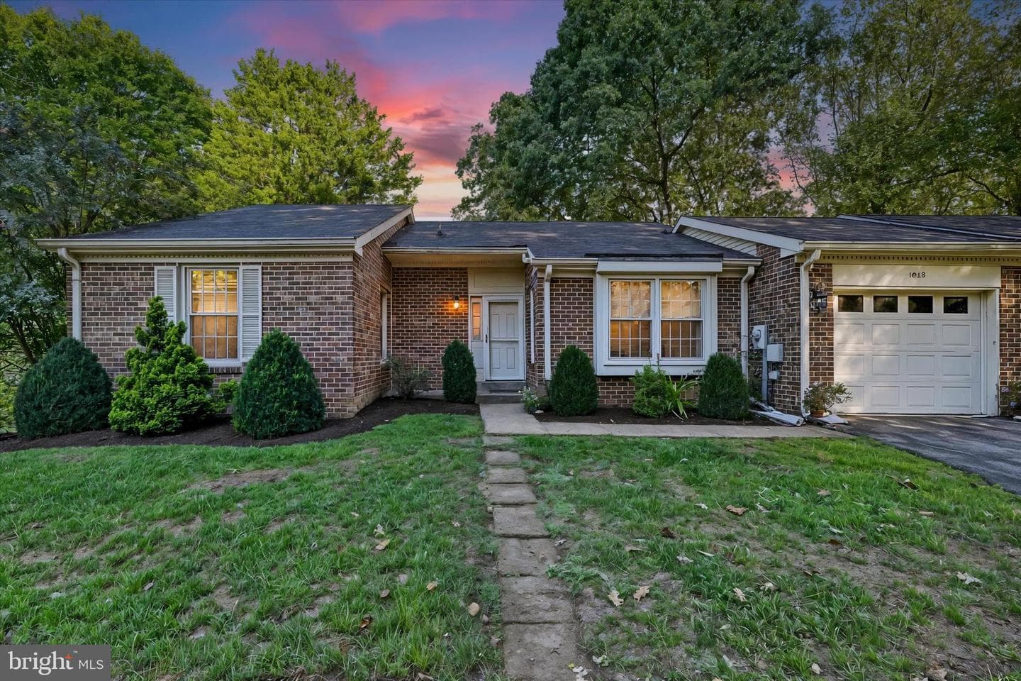 1012 Mastline Drive photo 2