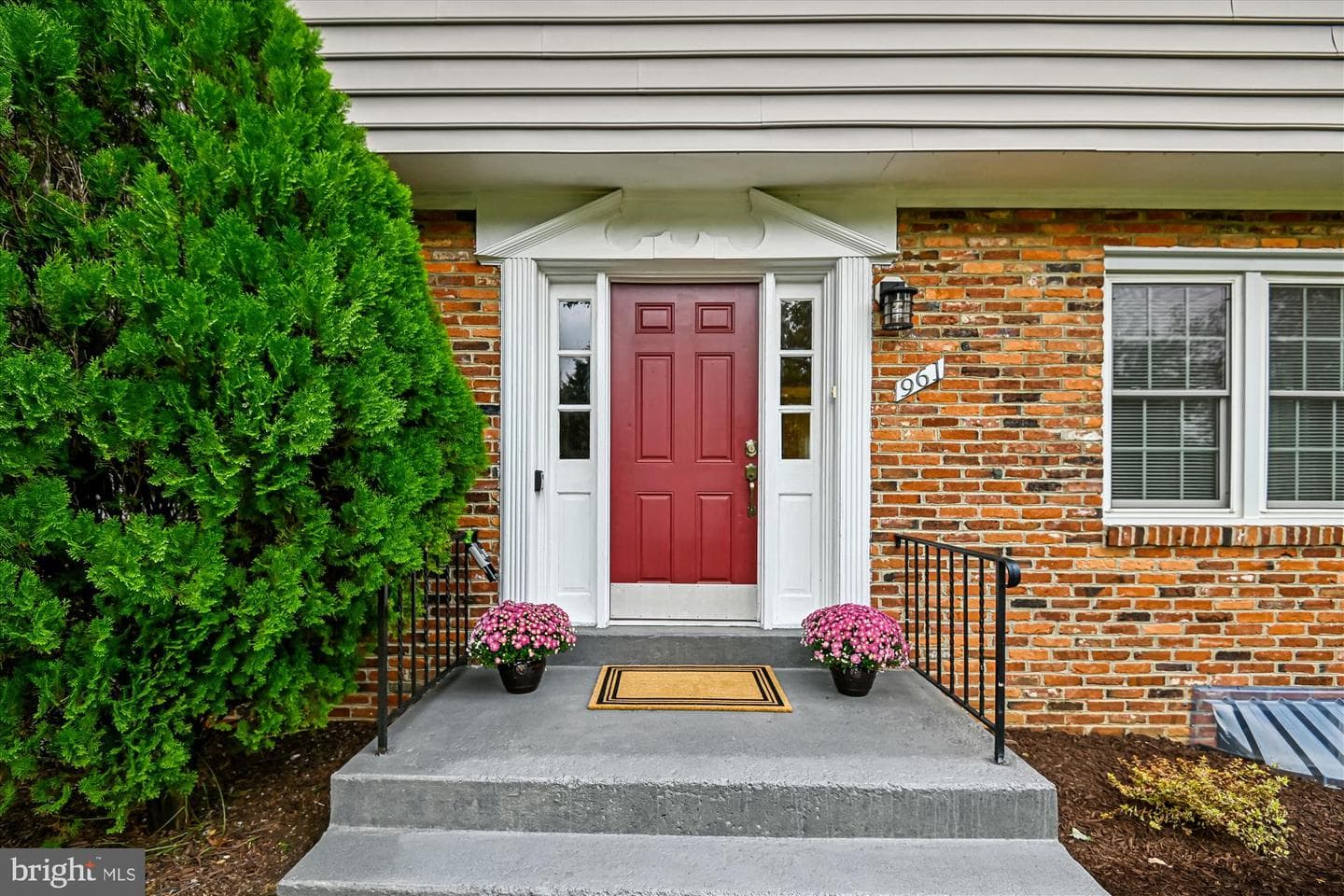 961 College Drive photo 3