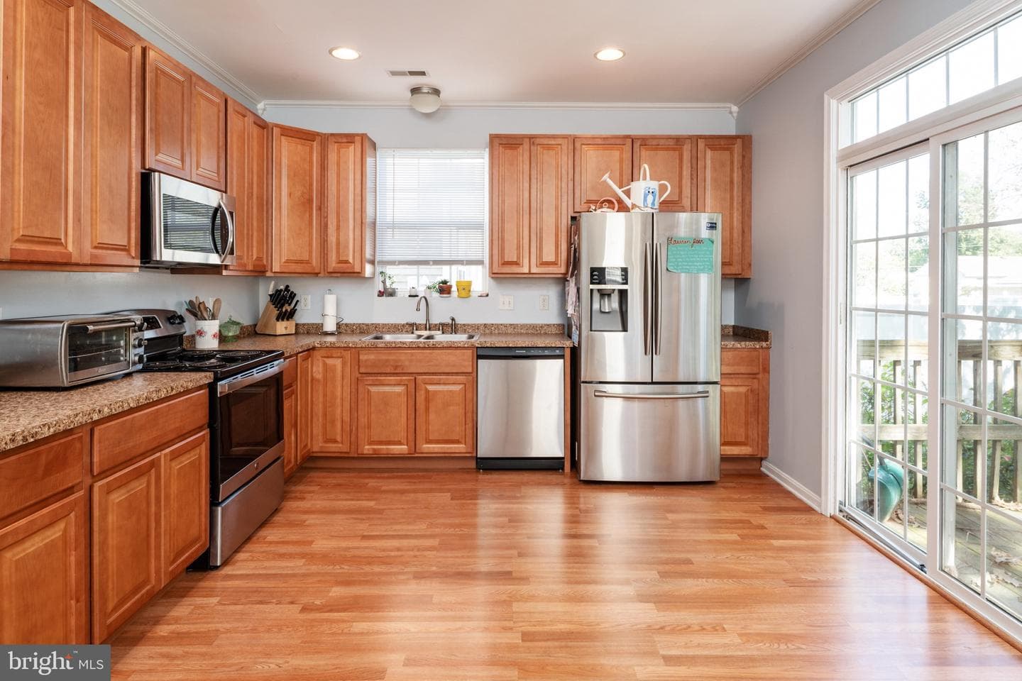5547 Exeter Street photo 11