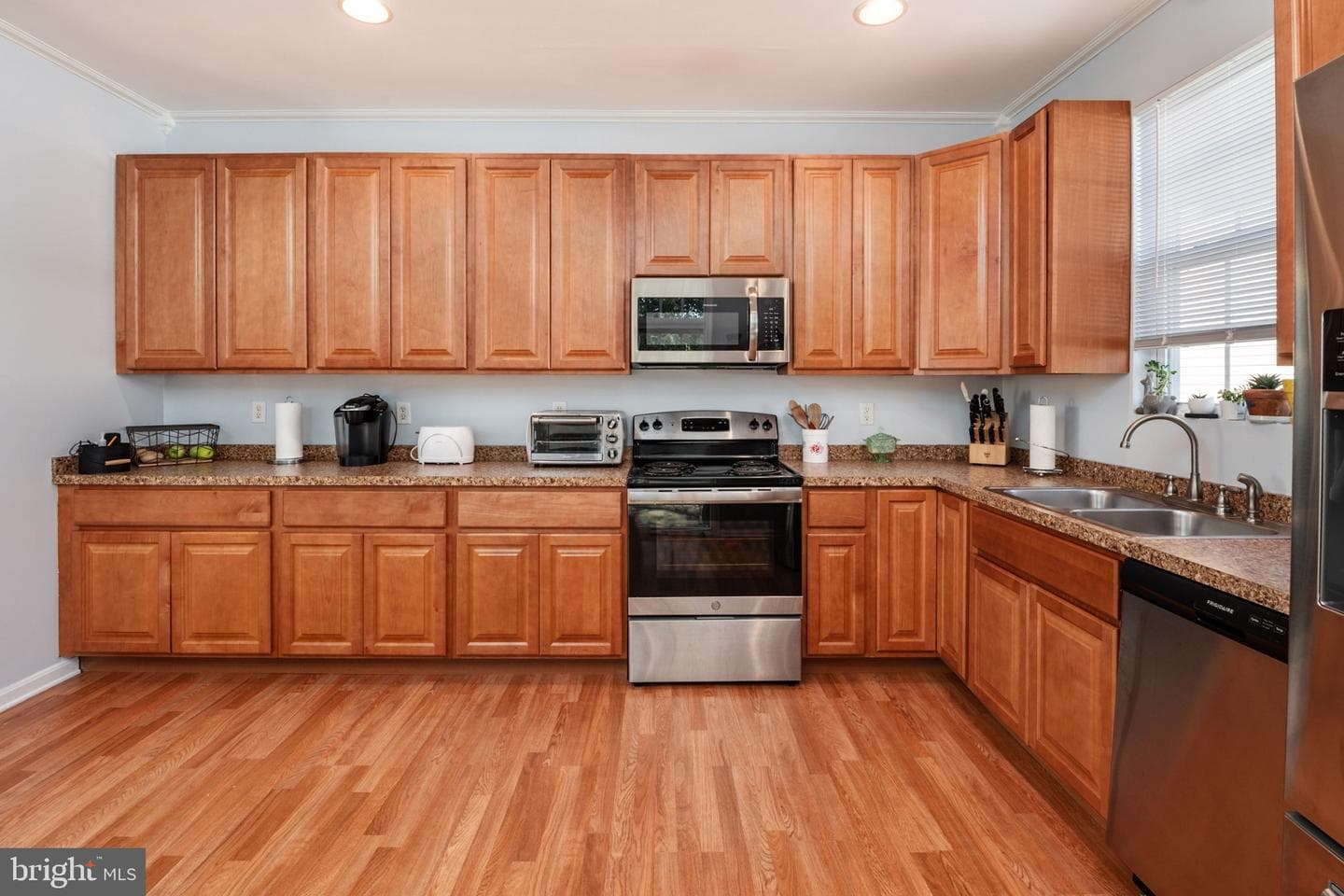 5547 Exeter Street photo 12