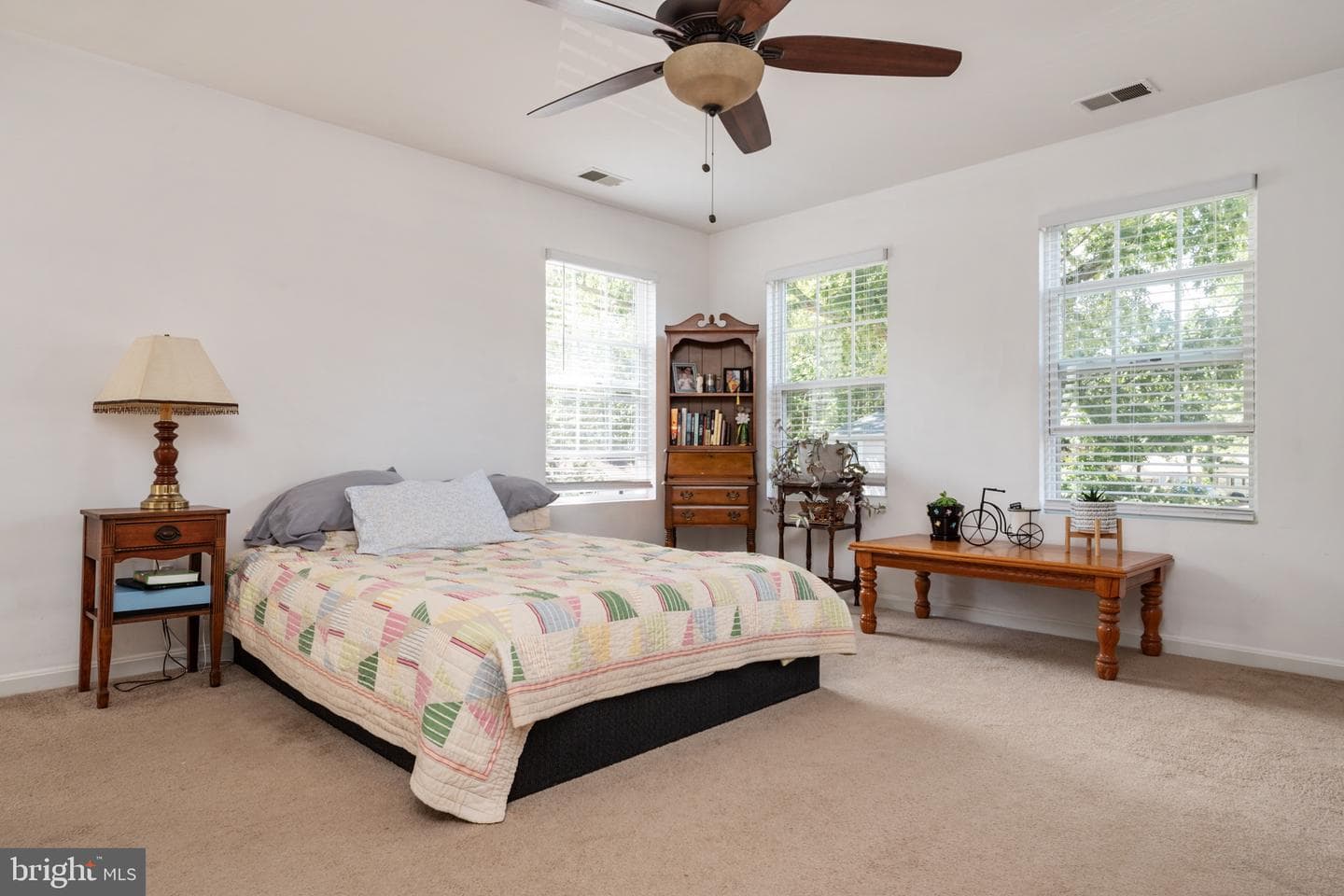 5547 Exeter Street photo 15