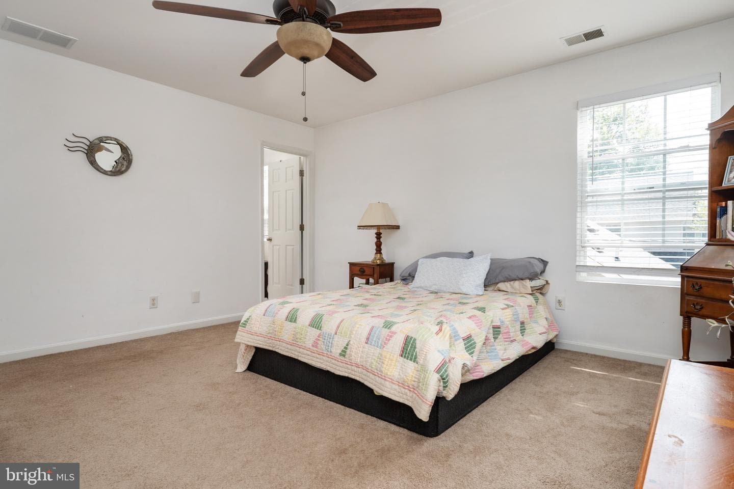 5547 Exeter Street photo 16