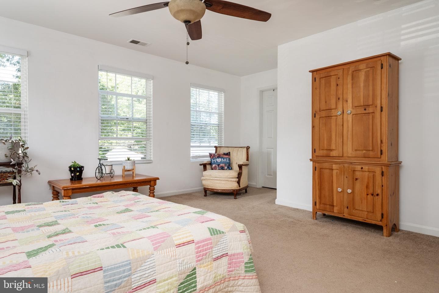 5547 Exeter Street photo 17