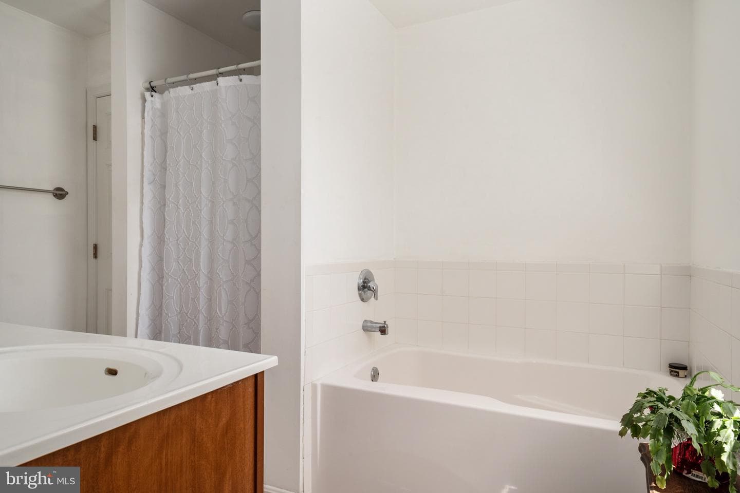 5547 Exeter Street photo 19