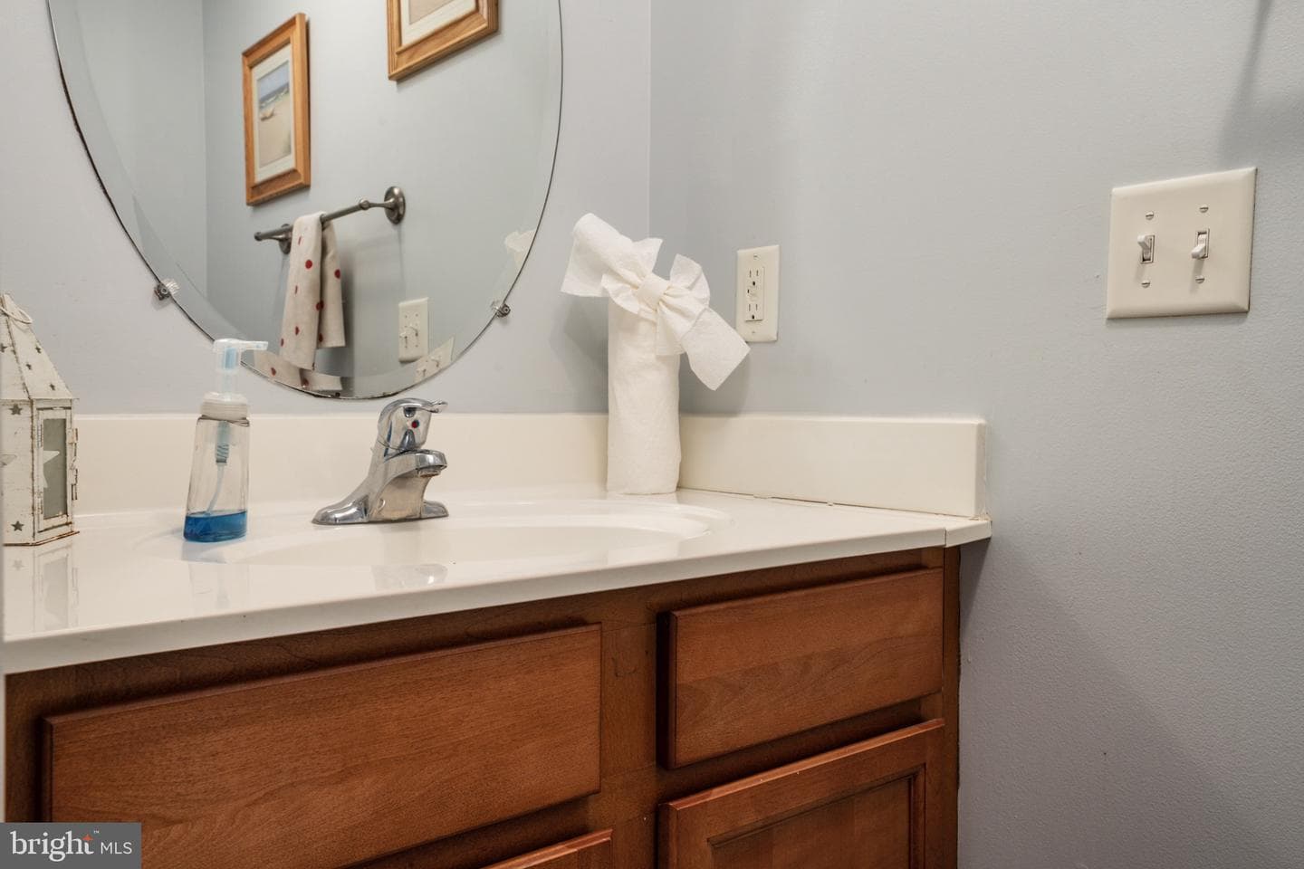 5547 Exeter Street photo 25