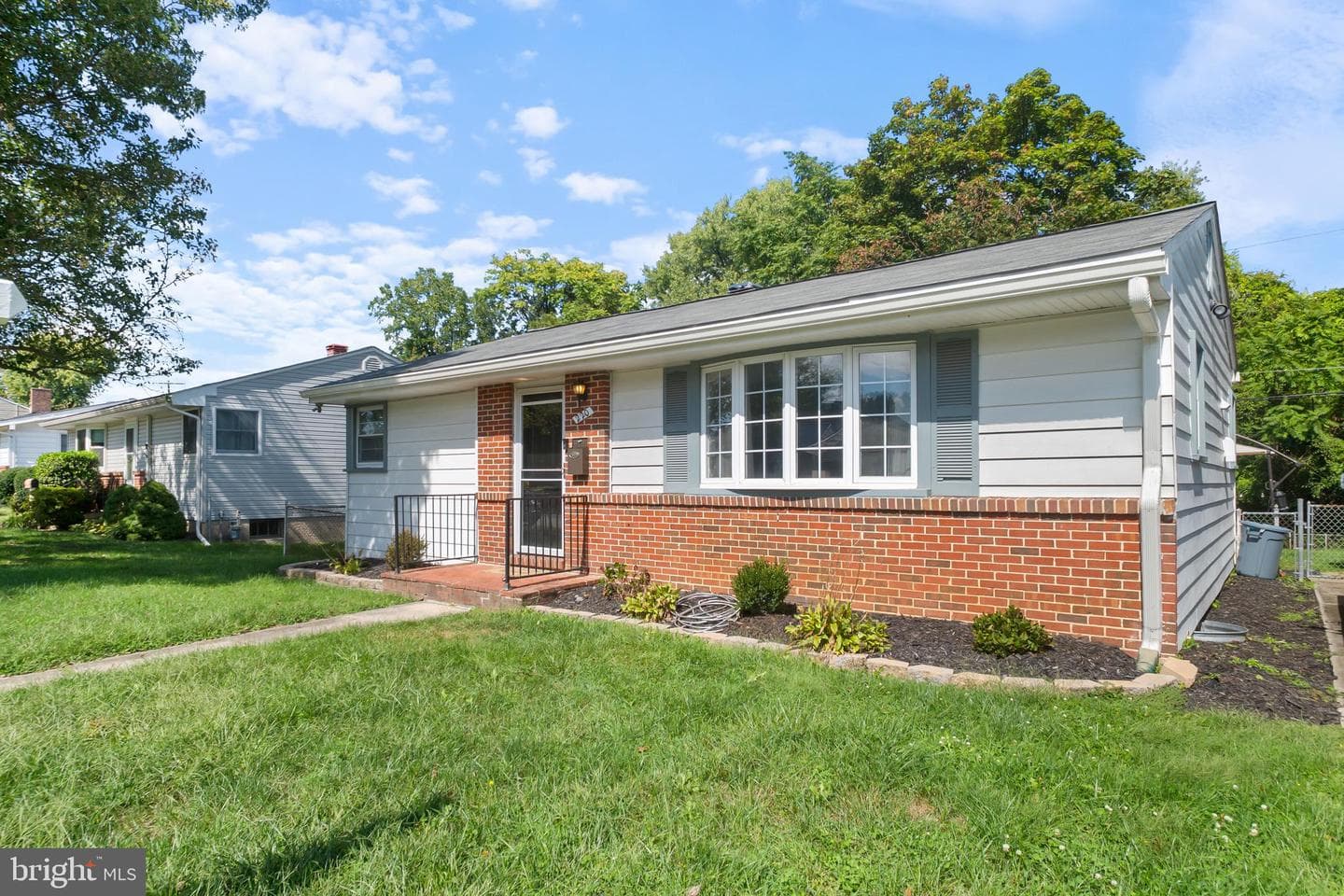 220 Cheddington Road photo 2