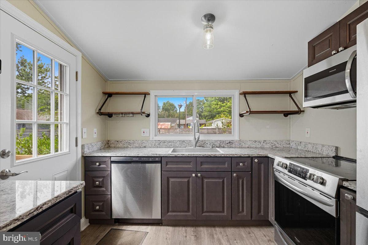 4962 Elm Street photo 10
