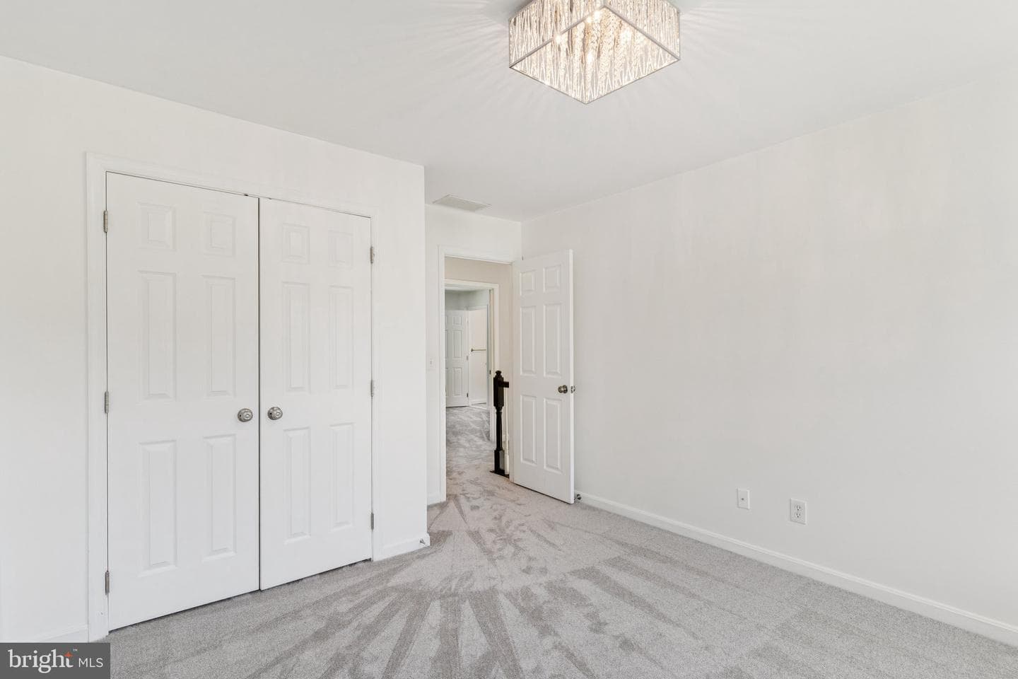 2802 Sagamore Court photo 35