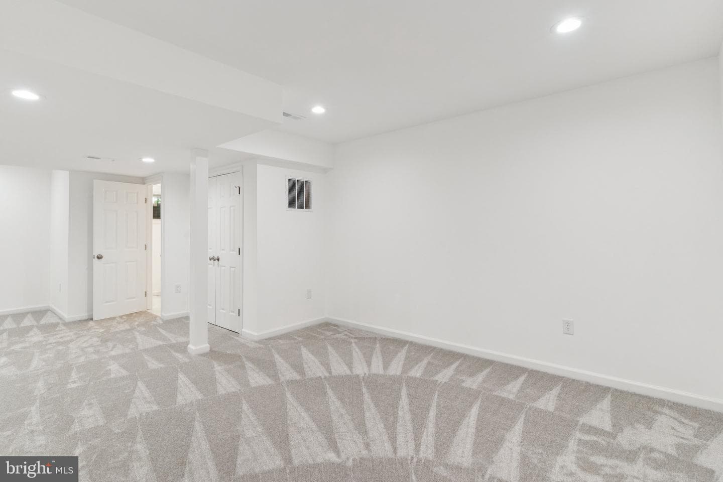 2802 Sagamore Court photo 41