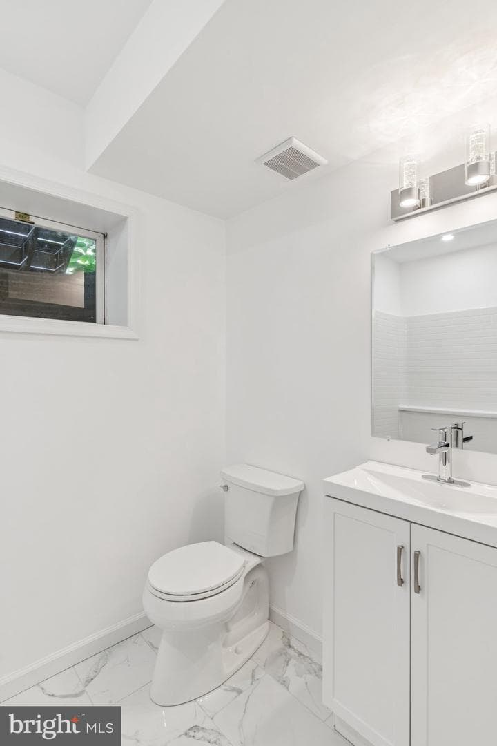 2802 Sagamore Court photo 42