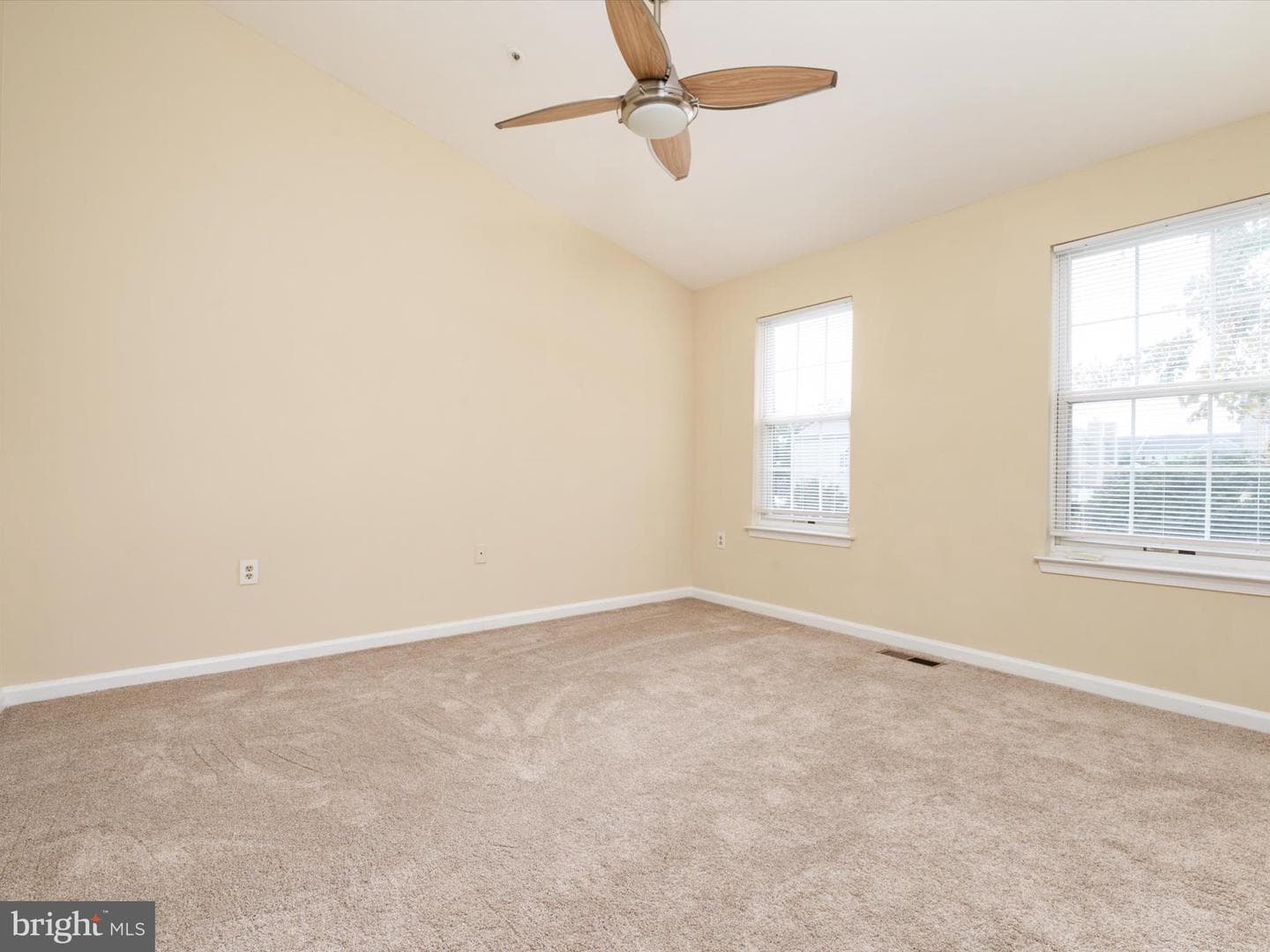 2402 Wentworth Drive photo 14