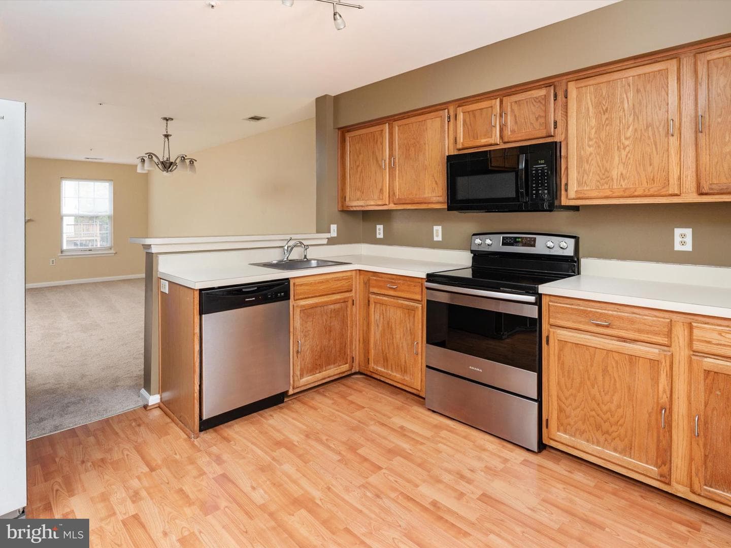 2402 Wentworth Drive photo 4