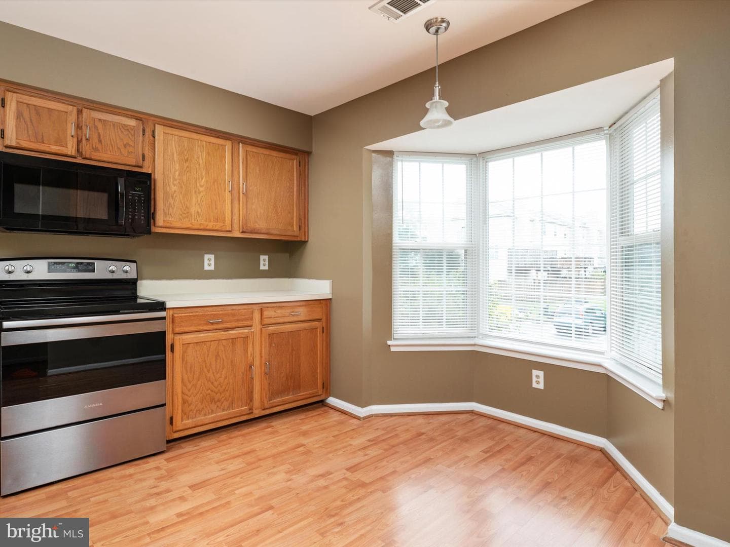 2402 Wentworth Drive photo 5