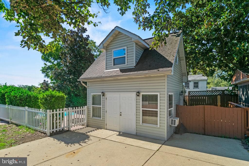 2053 Kurtz Avenue photo 10