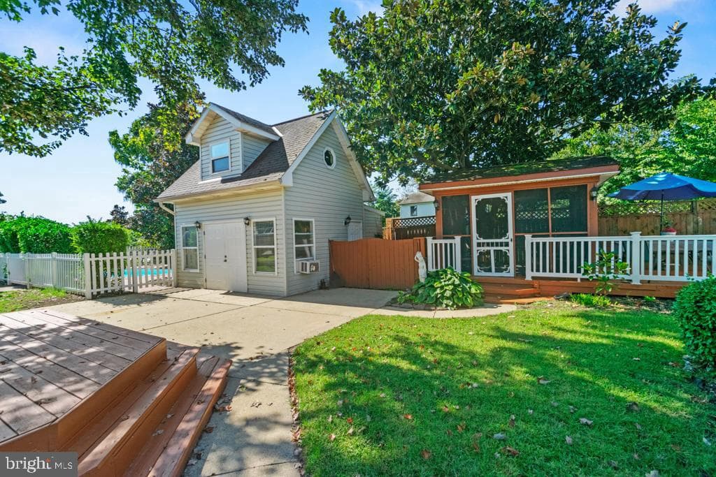 2053 Kurtz Avenue photo 4