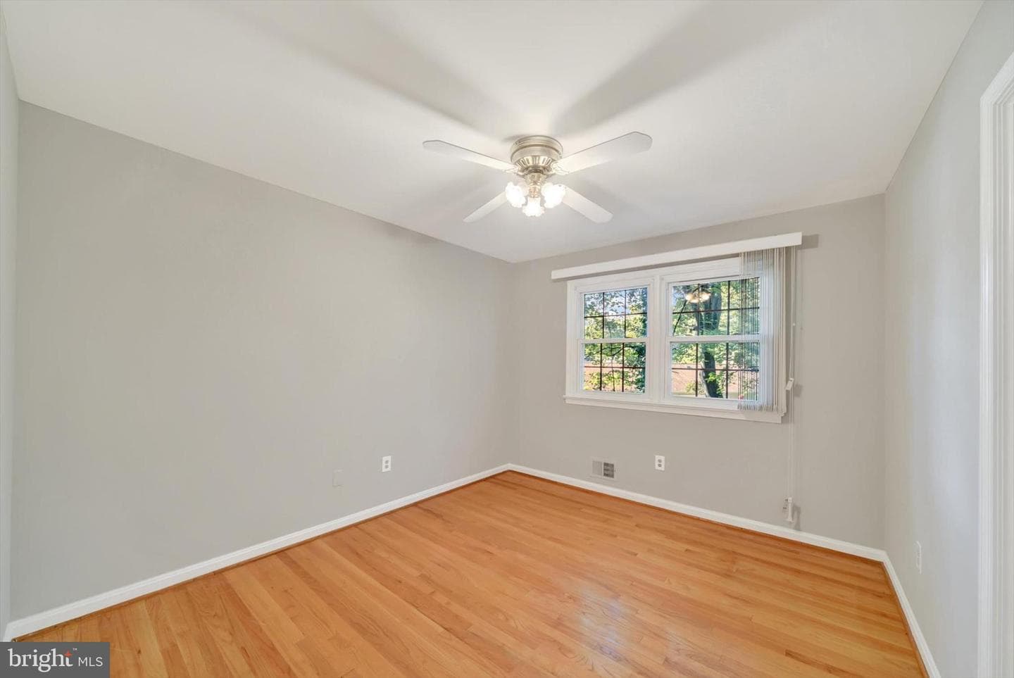 201 Oak Avenue photo 28