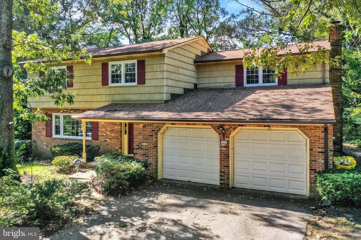 201 Oak Avenue photo 3
