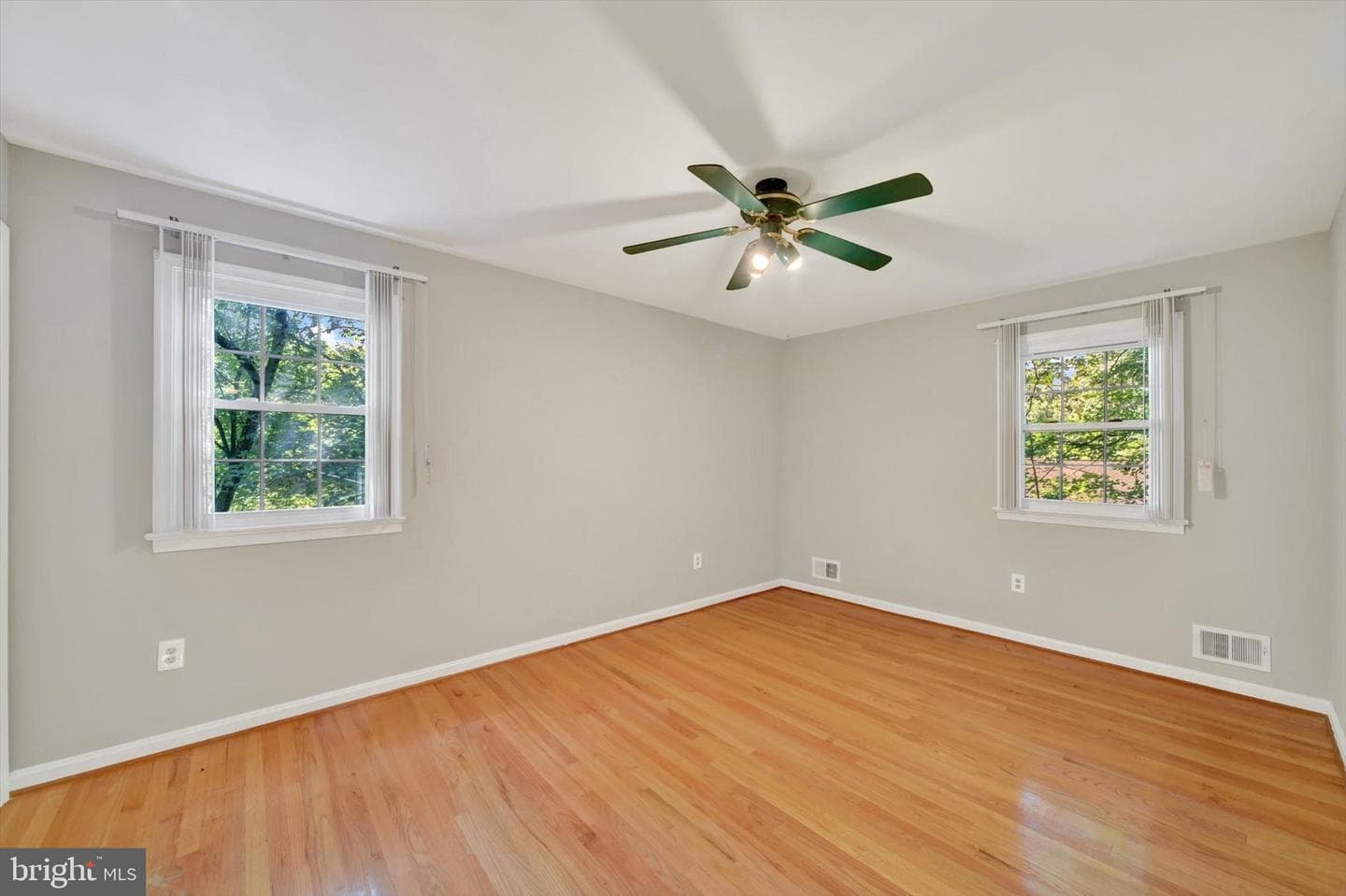 201 Oak Avenue photo 34