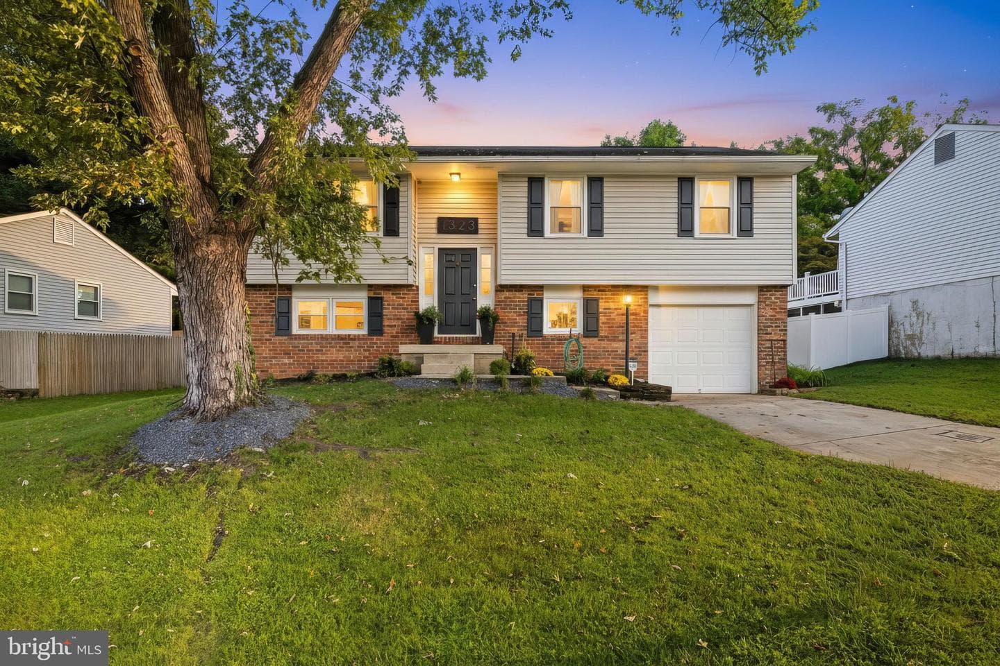 1323 Craghill Court photo 2
