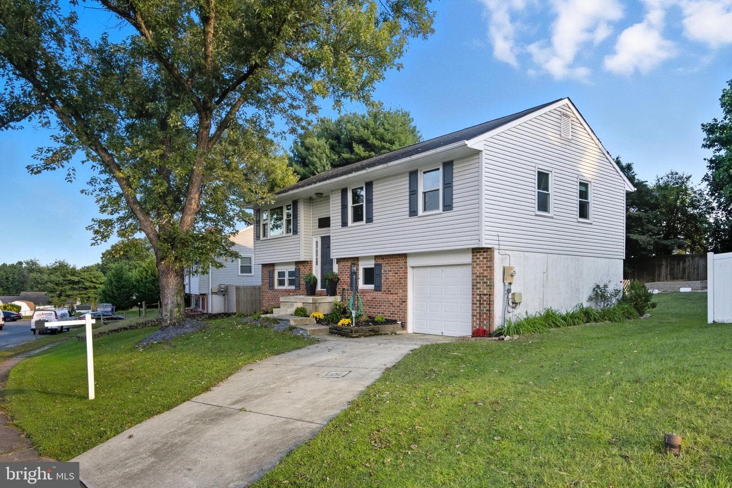 1323 Craghill Court photo 3