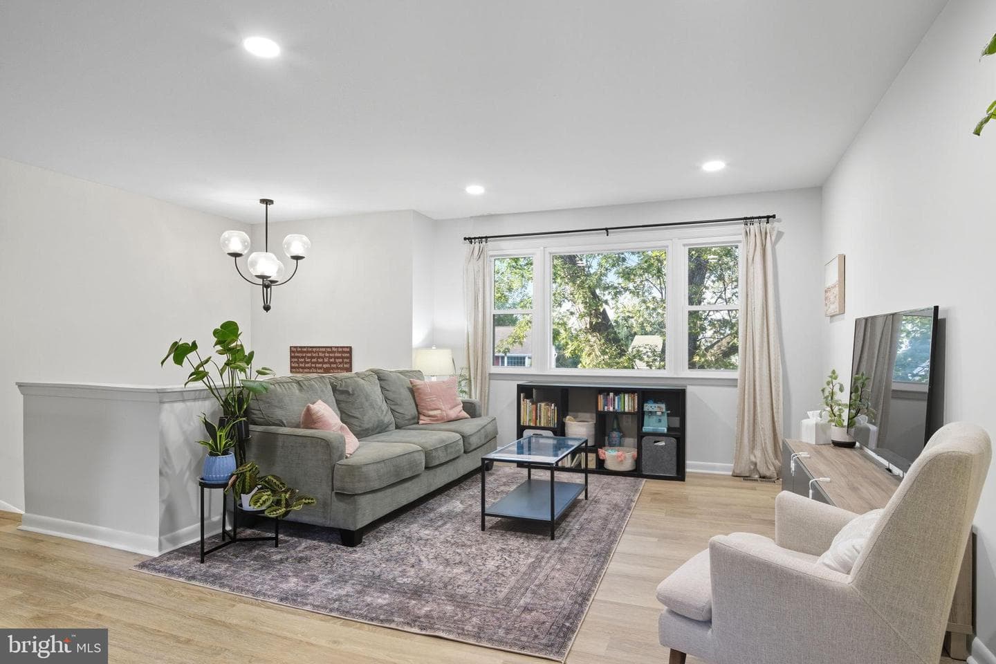 1323 Craghill Court photo 4