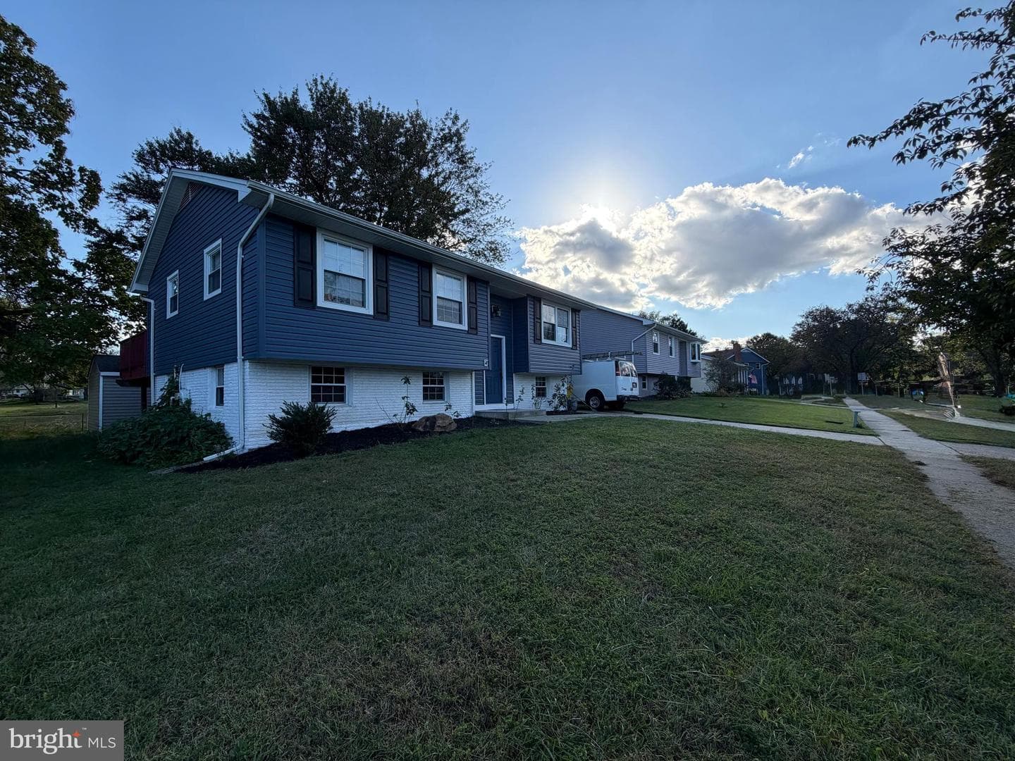529 Chalet Drive W photo 2