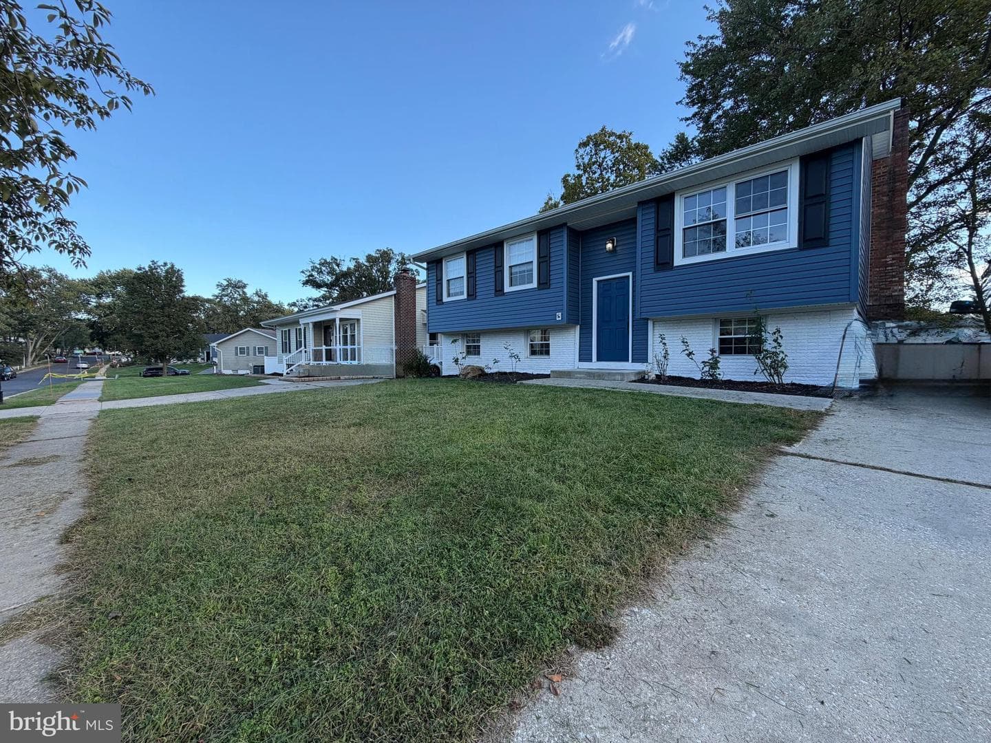 529 Chalet Drive W photo 3
