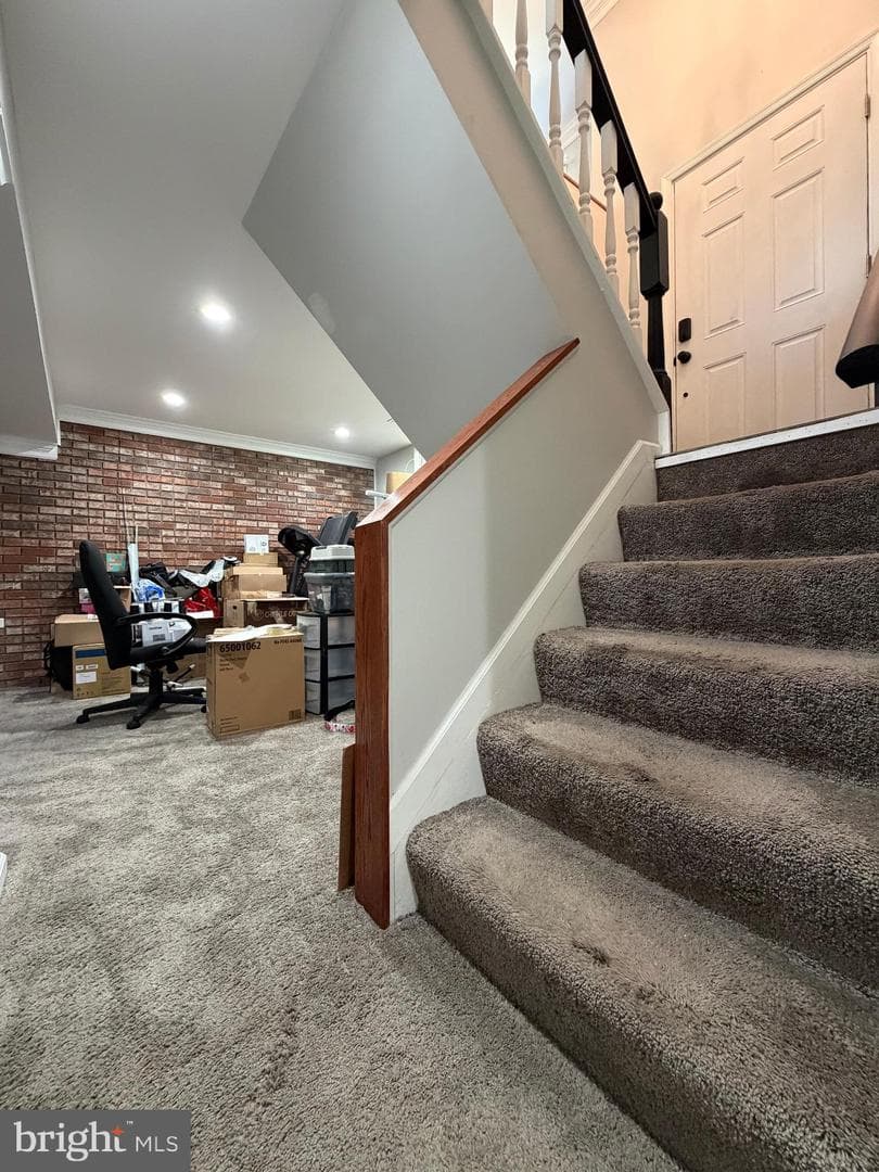 529 Chalet Drive W photo 30